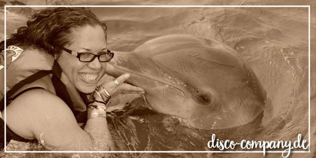 Hochzeit im Wasser mit Delfinen